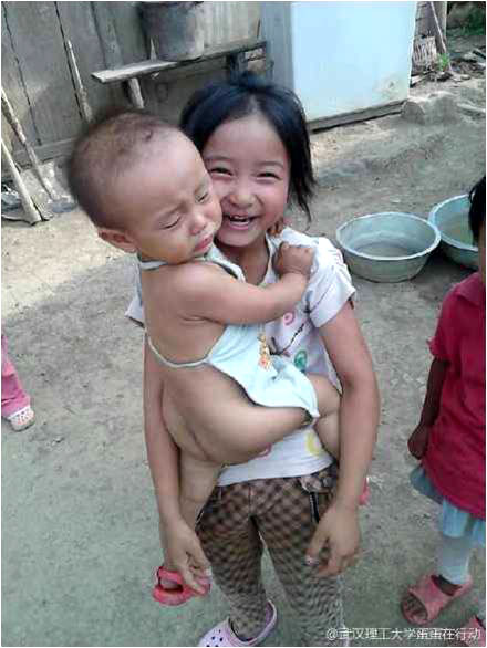 7��17�������������Єӡ��F(tu��n)�(du��)��η��(du��)��֧�̵ĺ��ӂ��M(j��n)���˼��L�����o���ӂ���ȥ�˺��ε����һ���(du��)�T�f�����F(xi��n)�ڽK���˽⺢�ӂ�?y��u)�ʲô���t����߀�О�ʲô���С�С���֡���С�������@���ɽ·��ĺ��y�ߣ��еĺ����όW(xu��)ǰ߀���Ƚoţ��ݡ������D�ϵ�СŮ���mȻ���g����������ܵ��ѽ�(j��ng)ʮ�֋��졣