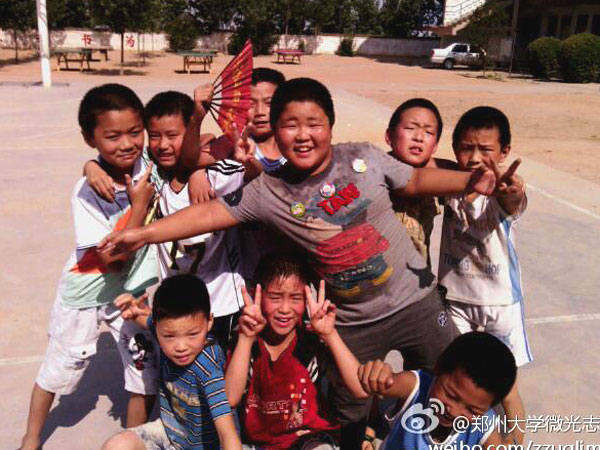 7��17�������ƻ����s�Q��������������ٿh�R��ƺ�l(xi��ng)��?j��ng)_С�W��ȭ��С꠆T����Ȼ�����ڵ��ž������������ڞ��������ݴ�W��΢�⡱־Ը�߈F��e�k�ĵ���ˇ�R�����ʂ���