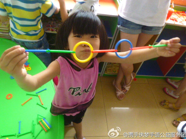 7��8����8��15����ɽ�|������W(xu��)���y�ֈ�(zh��)��(m��ng)�����Z(y��)�������(w��)�F(tu��n)��ɽ�|�Ͳ��e�k�˞���37��Ĺ�����(d��ng)�������������؅^(q��)���L(f��ng)�@����ͯ�ļ�ͥ���˽Ⲣӛ��@����ͯ����ͽ�����r���_(k��i)չ�o(w��)�ϵK���Z(y��)��Ӗ(x��n)�ࡣ�D��ɽ�|ʡ�Ͳ��а��`����(f��)���ĵĺ��ӂ�չʾ�����Ą�(chu��ng)���ֹ���