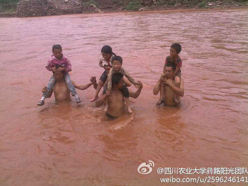 7��17�����Ĵ��r(n��ng)�I(y��)��W(xu��)����·ꖹ⡱�F(tu��n)ꠁ���������ɽ��ϲ�¿h�ɺӿ��(zh��n)�_չ֧�̻�����ɺӿ��(zh��n)��̎ƫƧ��ȫ��ĺ���ÿ�춼Ҫ���Ѓɂ���С�r�όW(xu��)��;����Ҫ���^һ�l30�׌��ĺ������D������W�����Ӷ��^�R����ĺ�����