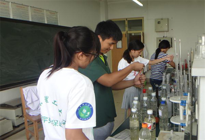 ꠆T���ڌ���Ҍ��ɼ��؁���ˮ���M�Ќ�����,������Ҫ����ˮ�ӵ�PH�������늌��ʡ������ȹ����ָ�˵ęz�y�������M��̎����