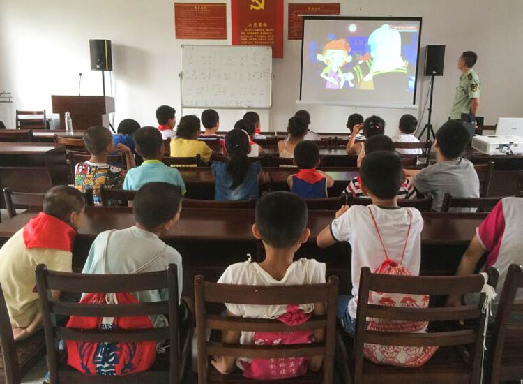 ־Ը����Ո���ą^(q��)�侯��꠰�ǰ�����ٽoС���т���������ȫ֪�R�v����