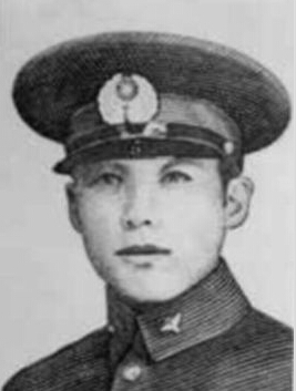 鐺��ģ�1916�꣭1937��8��17�գ����|�����(zh��n)������܊��5���մ��(du��)�w�ІT�� ����һ�ˡ���׃�����܊����У���ڮ��I(y��)��1937��8��17�������ٵ�����(du��)�Zը�Ϻ����Ĵ�·��܊�܊˾��r(sh��)�����ձ�܊�(du��)֮�����ړ������C(j��)��������鐺�����������딳����┵(sh��)ʮ���ձ�ʿ���������񽵣�鐺��Ĳ�������(d��ng)�����w�ІT����֘�����������܊��֮�������һ�w�ӏ��Ԛ�ѳ��(gu��)��������������һ����������Ӣ����