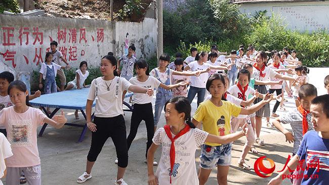 ���ϿƼ���W��һ��һ·���x��֧���c���ʷ�ؚ�{�Ќ��`�F��������ꖿh��¹ɽ�(zh��n)�u�ŸG���_չ�x��֧�̺ͷ�ؚ�{�����D��־Ը�߽̺��ӂ�̫�Oȭ�����F��ṩ��