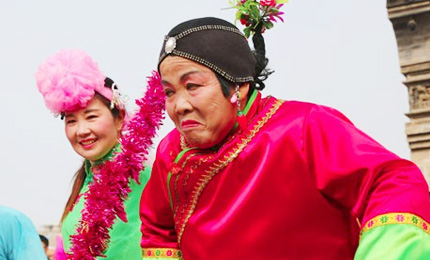 ���՝}�ϴ����һ���׻�Ӿ��ʼ������L茹�����������������Ť������2��16�գ������һ�@�����}�Ͽh�e�����S����ʵĽ��^�Ļ���ӣ����y(t��ng)���׶��˶������ζ����������Ⱥ���[�´����g�gϲϲ�^������׌��(ji��)�՝}�Ǹ��ӽk����ʡ���Ԕ���� 