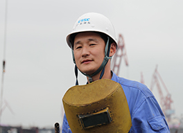 全國五一勞動獎(jiǎng)?wù)芦@得者 中船集團(tuán)廣船國際船舶電焊工高級技師