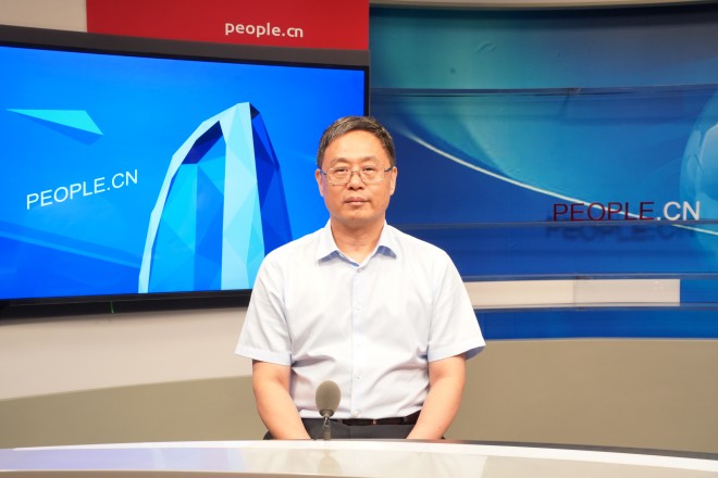 中國藝術(shù)研究院院長、黨委副書記周慶富做客人民網(wǎng)。張力洋攝