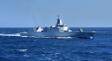 南部戰(zhàn)區(qū)多艘主戰(zhàn)艦艇編隊(duì)訓(xùn)練