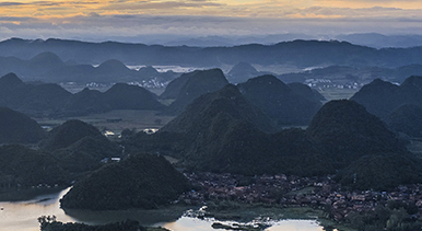云南丘北：山水田園美景如畫